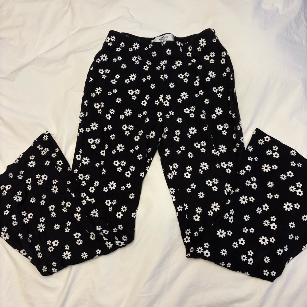 Hollister black and white flower pants